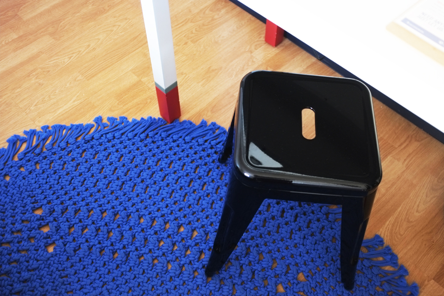Freehand_stool_GAYLETTER
